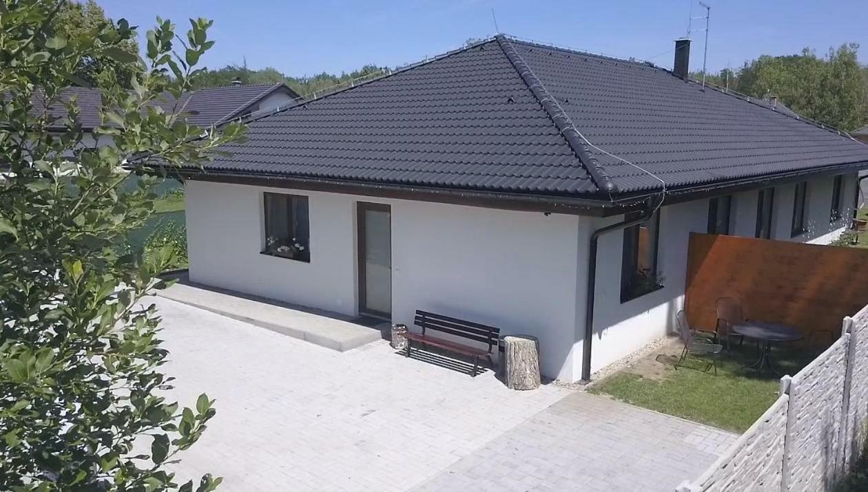 Apartman Dubova Миловице Экстерьер фото